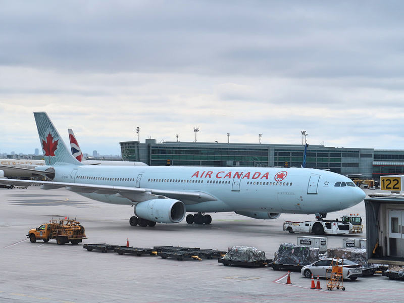 Unconscious man saved by Saudi doctor on board an Air Canada flight | Baaghi TV