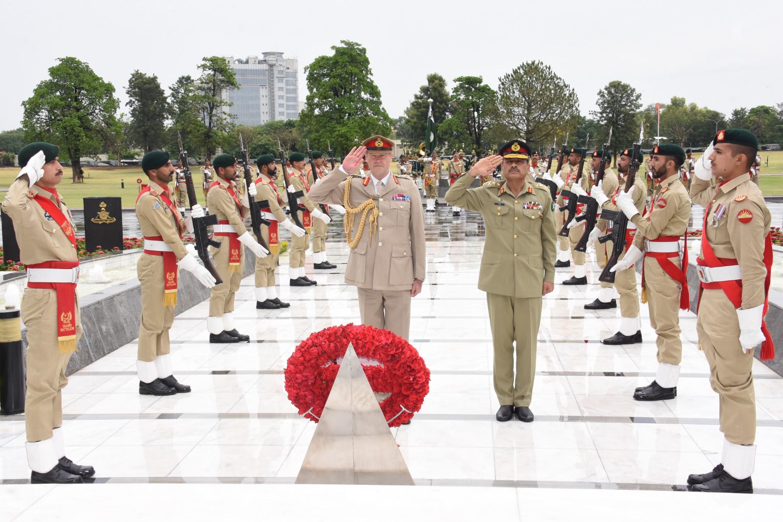 UK Army Chief acknowledges Pakistan’s sacrifices fighting terrorism