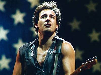 Bruce Springsteen’s dramatic tumble on stage mid-show leaves fans concerned