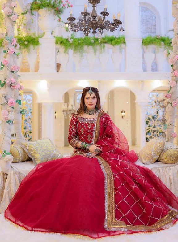 Neelum Munir talks about 'fewer projects' in latest interview | Baaghi TV