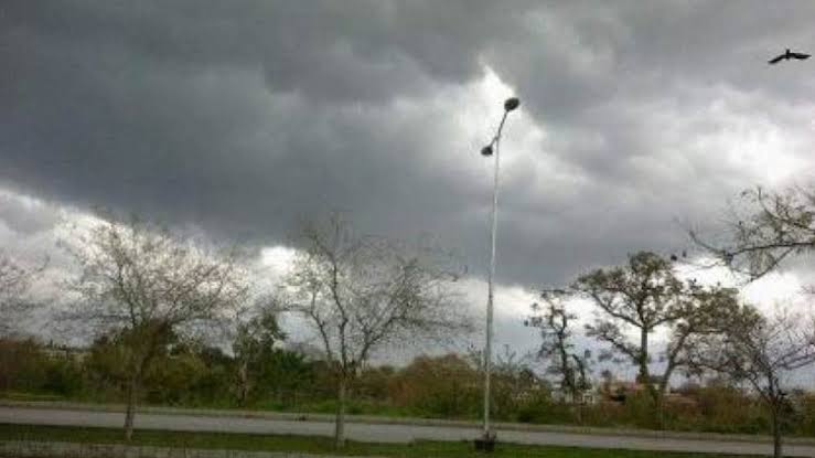 Rain with thunderstorm break heat spell in Lahore