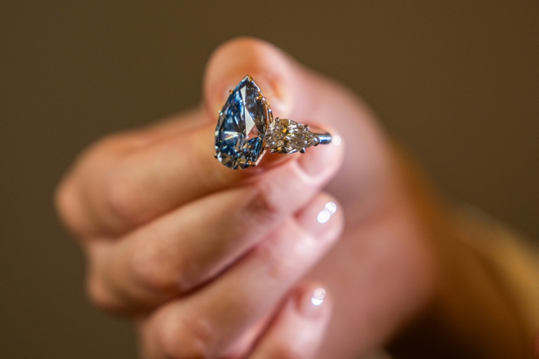 Rare Blue Diamond Auctioned over $40 Million | Baaghi TV