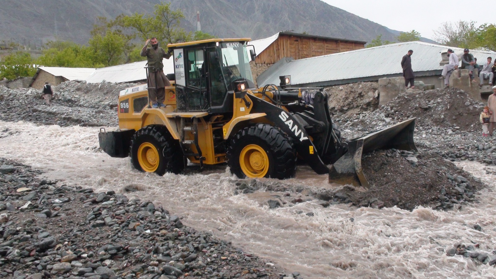 Pak-Afghan Border Area Arndo Road Blocked Once Again due to Flood Day after it opened for Traffic | Baaghi TV
