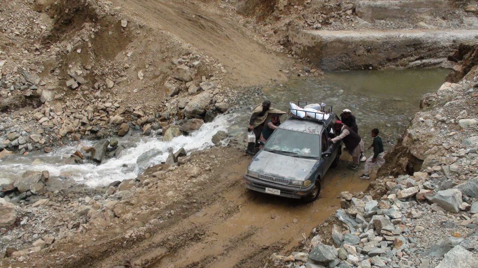 Pak-Afghan Border Area Arndo Road Blocked Once Again due to Flood Day after it opened for Traffic | Baaghi TV