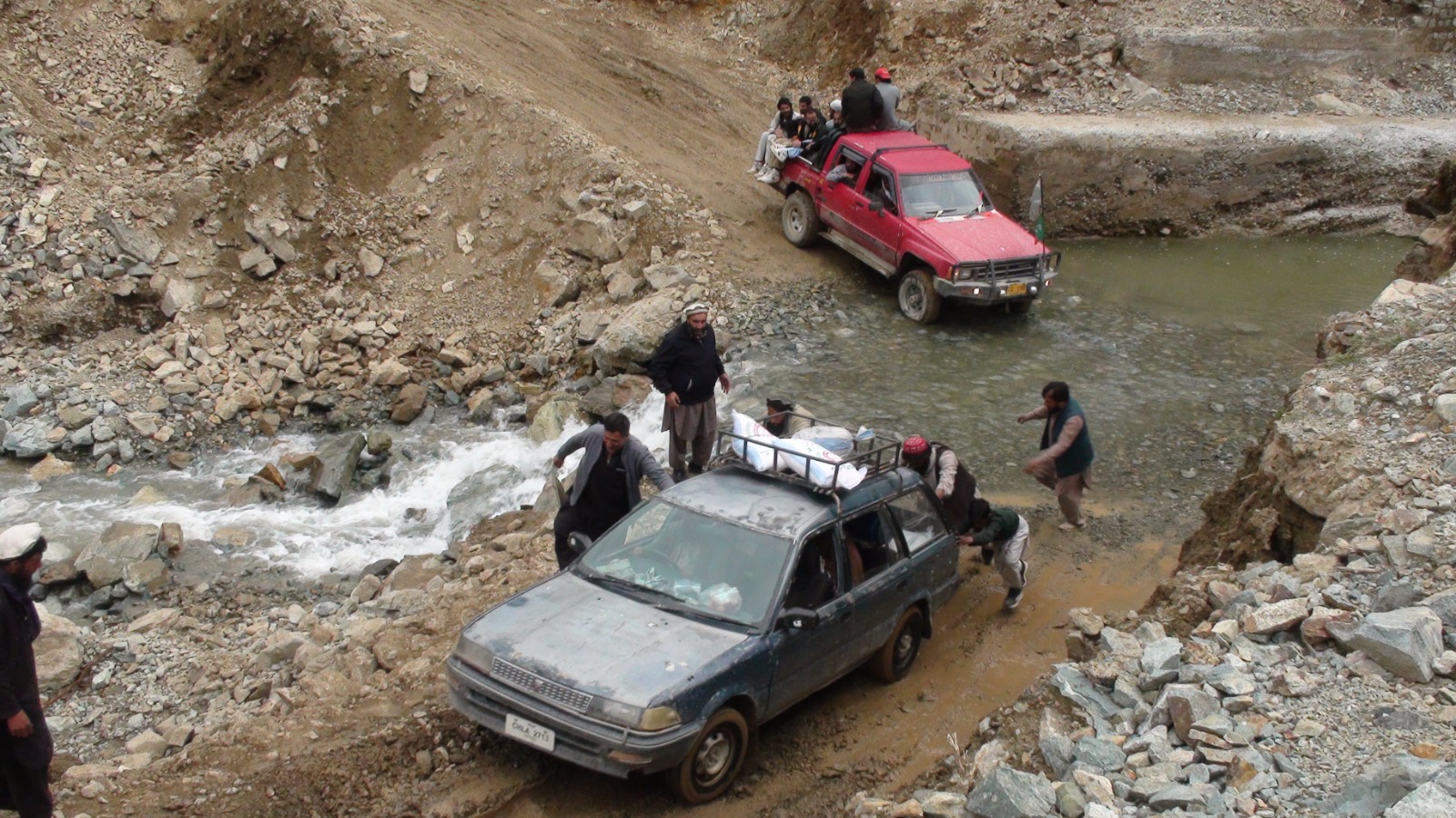 Pak-Afghan Border Area Arndo Road Blocked Once Again due to Flood Day after it opened for Traffic | Baaghi TV
