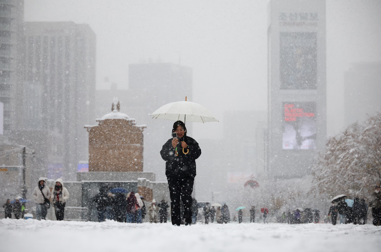 Four killed as South Korean Capital blanketed by Heavy Snowfall