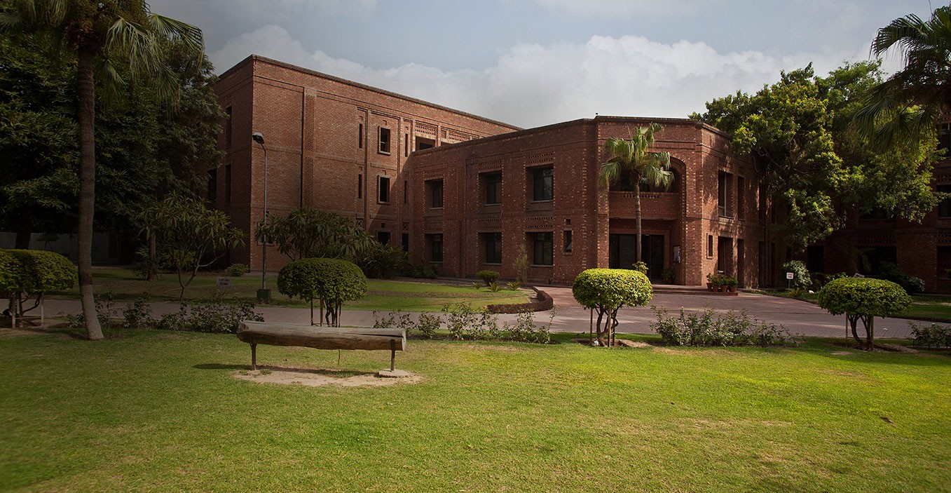 Kinnaird College | Student Dies after Fall from Balcony