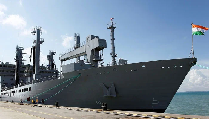 Breaking news | India brought its aircraft carrier 300 to 400 miles from Karachi