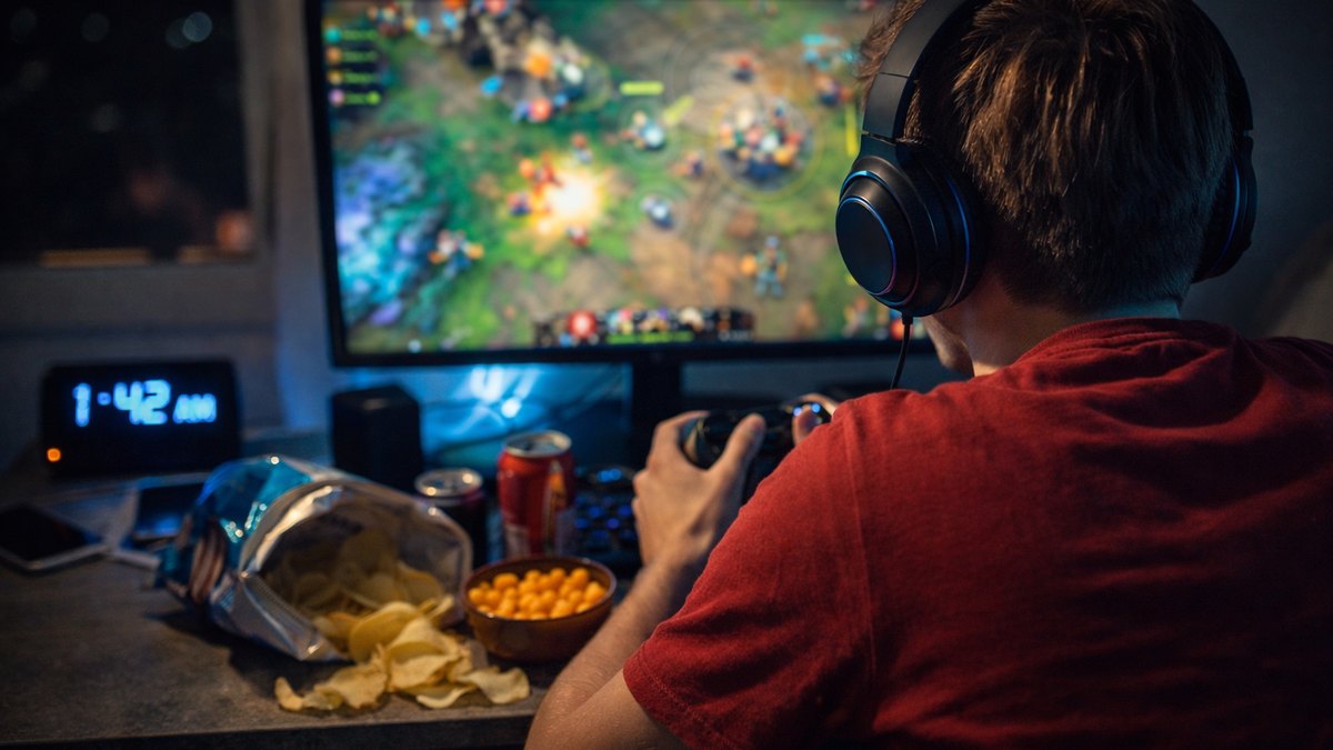 Excessive Gaming Tied to Poor Diet and Sleep Among Youth: Study | BaaghiTV