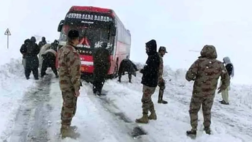 Pakistan Army, FC Balochistan North Maintain High Alert Despite Heavy Snowfall