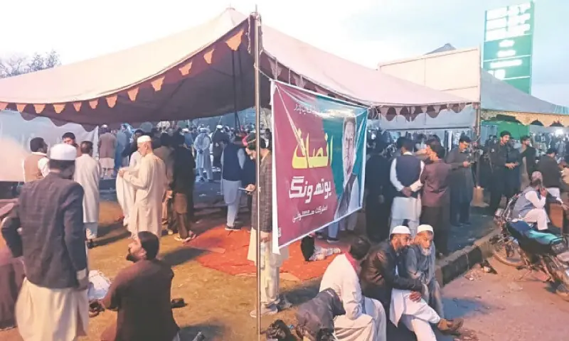 PTI Workers Block Islamabad–Peshawar Motorway, Disrupt Travel and Trade