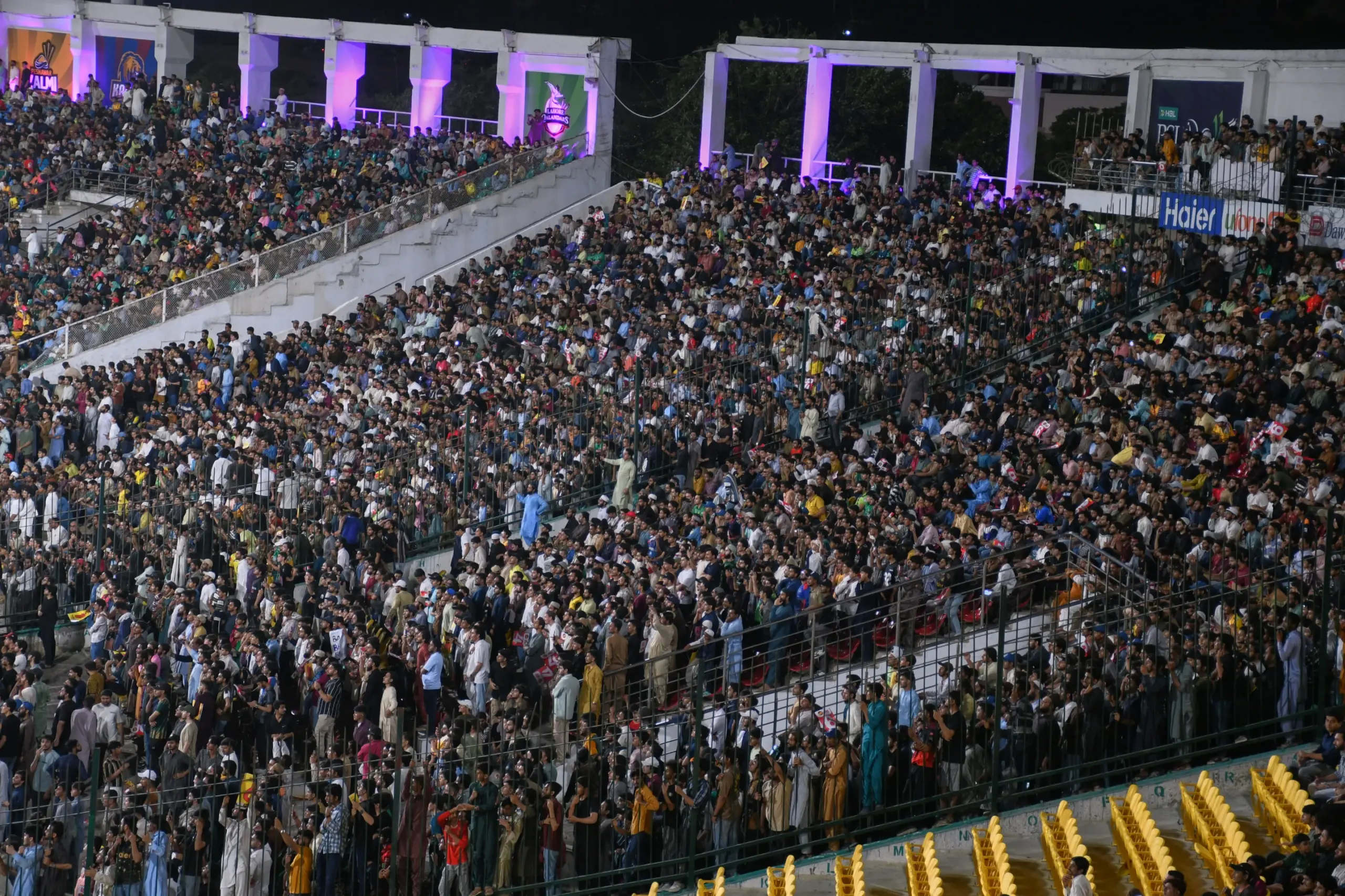 Fans Return as PSL Qualifier Revives Cricket Atmosphere in Karachi | Baaghi TV