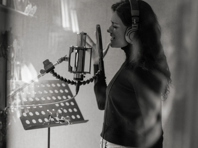 Bridgerton’s Simone Ashley Expands Career With Debut EP Songs I Wrote in New York | Baaghi TV