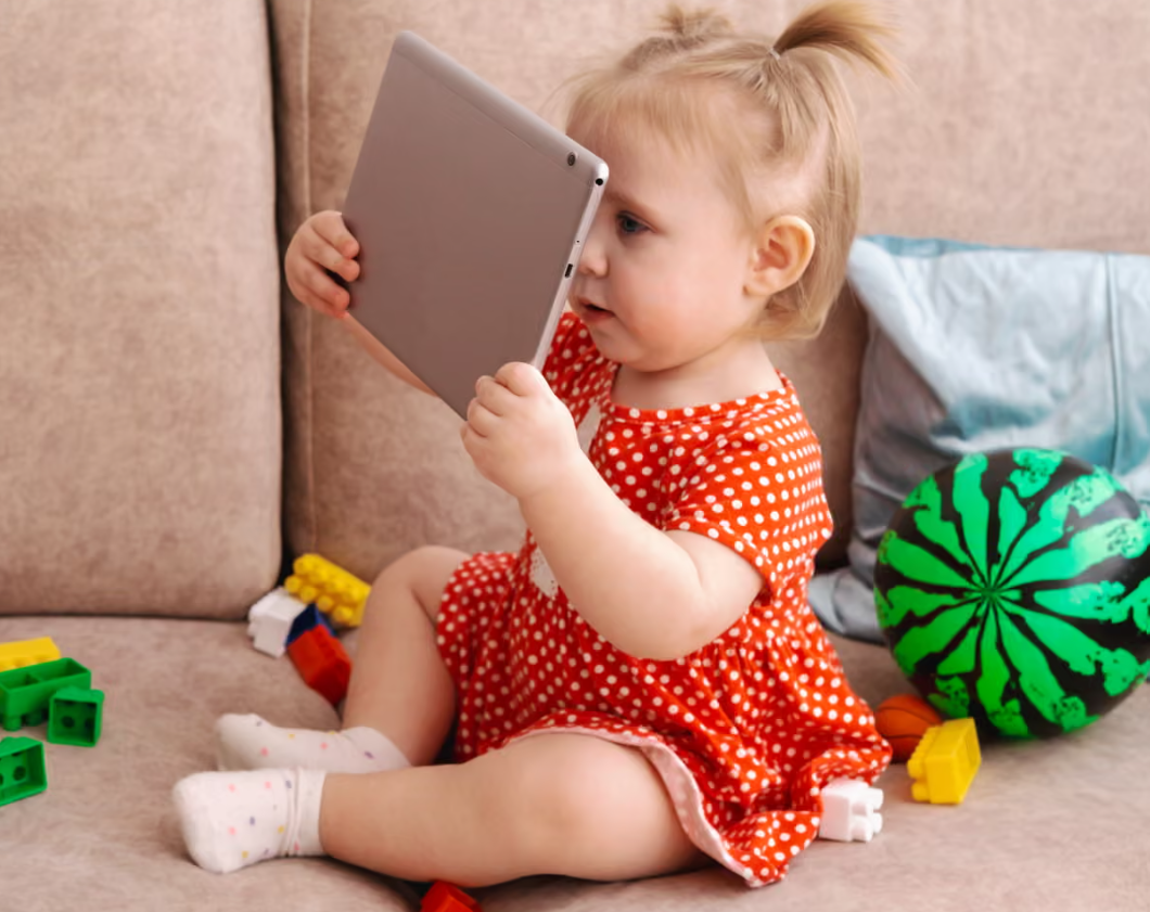 UK Study Warns Screen Time May Harm Development of Children Under Two | Baaghi TV
