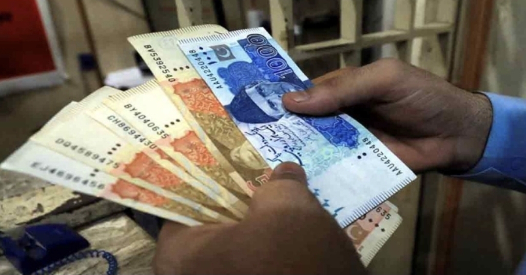 Federal government’s debt soars by Rs18.83 trillion in 28 months